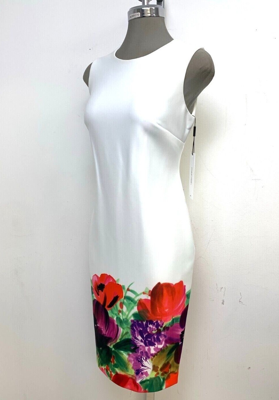 

Calvin Klein NWT Бело-красное платье-футляр с цветочным узором на подоле, размер, White red multi