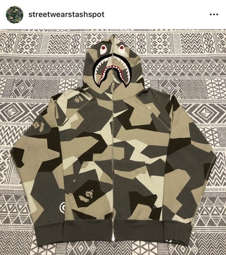 人気話題コラボ！BAPE x Coach Shark Full Zip Hoodie Beige Bape X Coach Shark Full Zip Hoodie