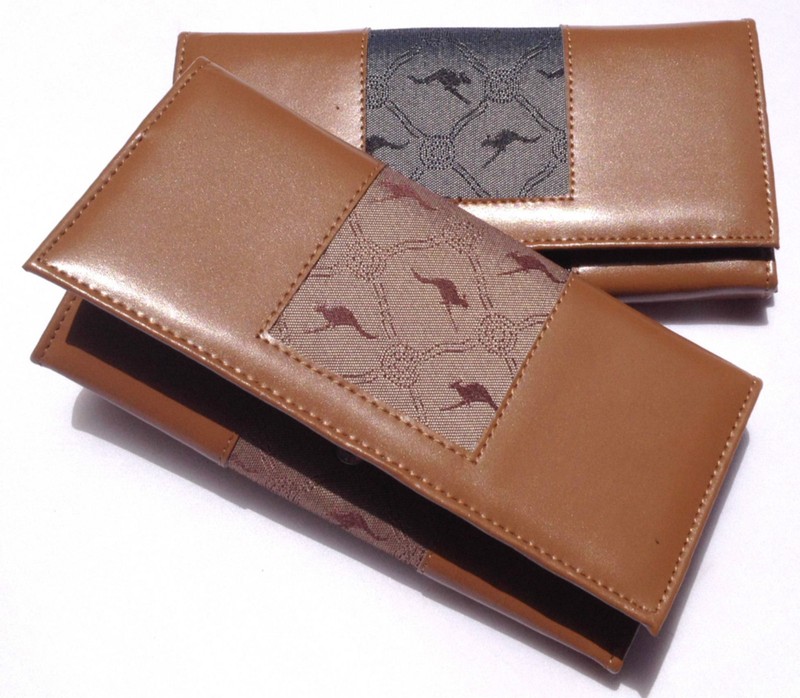 FAUX  LEATHER LADIES WALLET AUSTRALIAN KANGAROO SOUVENIR