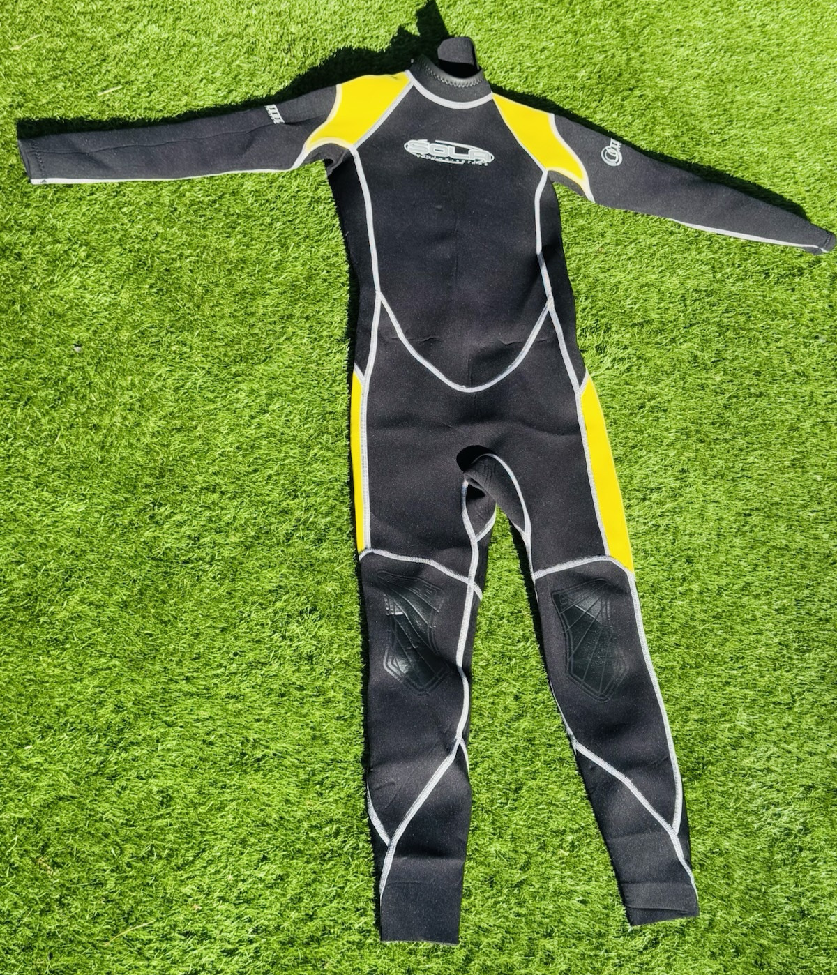 Junior Full Wetsuit Sola - Black / Yellow - Size Large For A 10-11 Year Old VGC