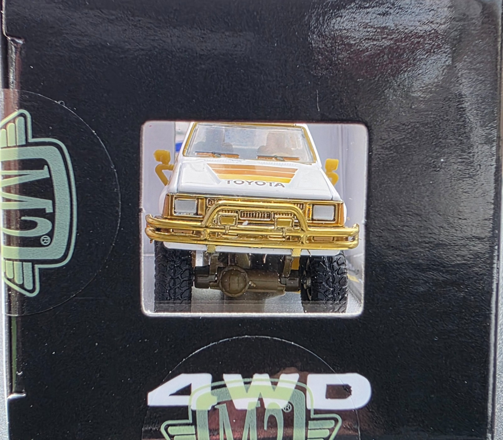 M2 Machines 1985 Toyota Truck White Gold CHASE!! Diecast Pickup 1