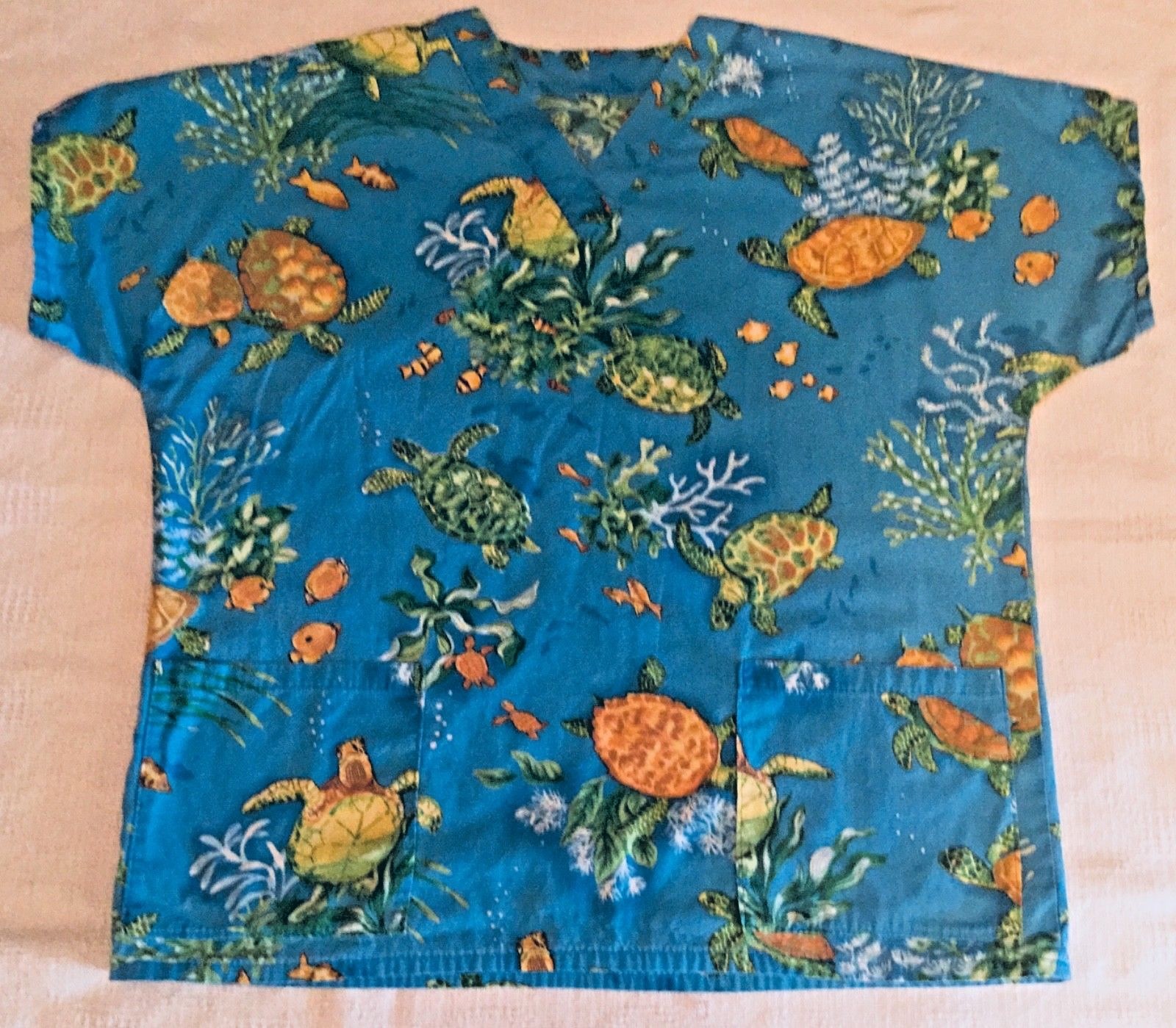 Women’s Scrub Top Size Large Blue/ Green With Turtle Sea Print 2 Pockets Cotton