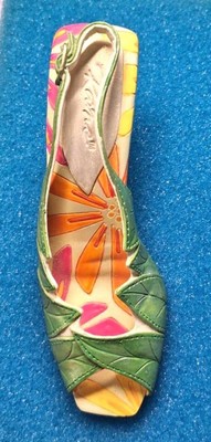 SPRING by Raine 2006 ''New Leaf'' #25595 w/COA & Original Box Petaluma