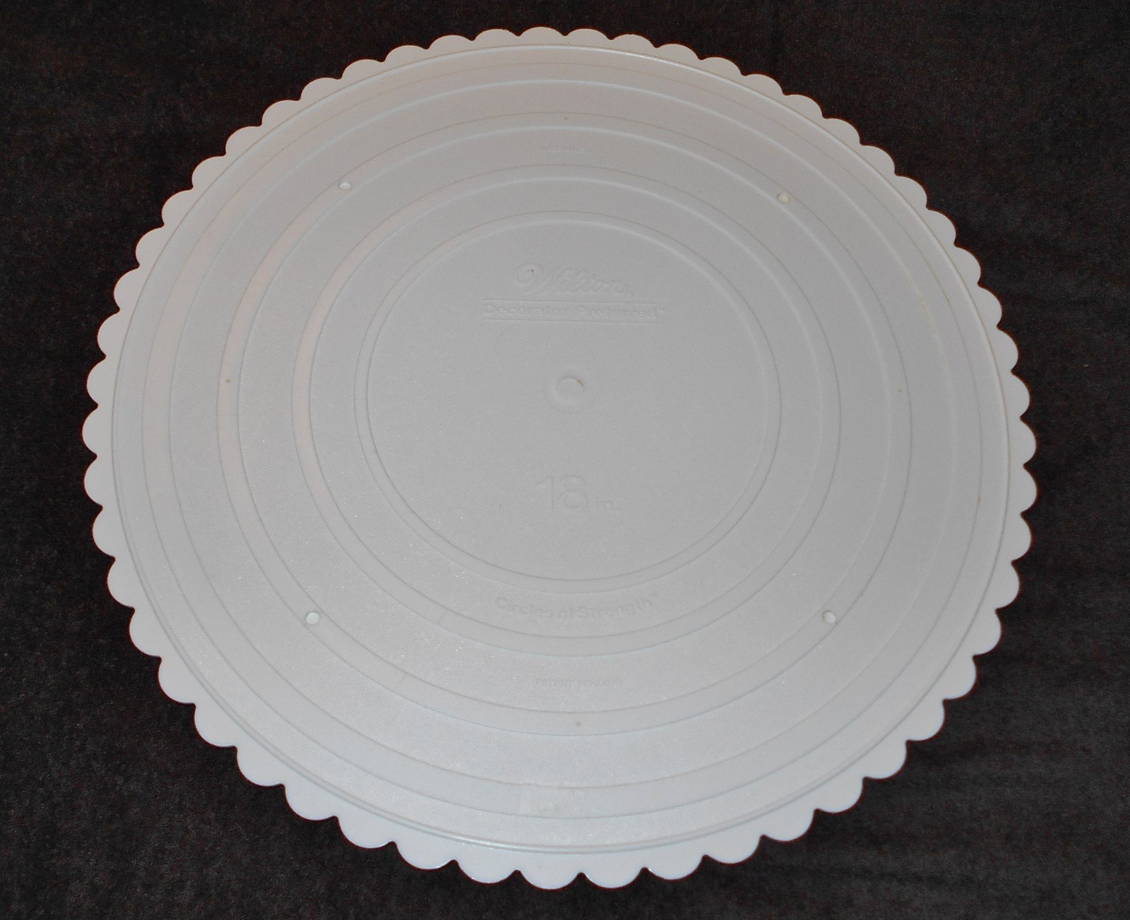 WILTON DECORATOR PREFERRED 18 inch ROUND SCALLOPED EDGE CAKE SEPARATOR PLATE