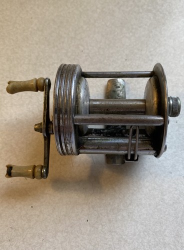 リール Ocean City 1999 Ocean City 1999 round bait casting fishing reel circa 1950