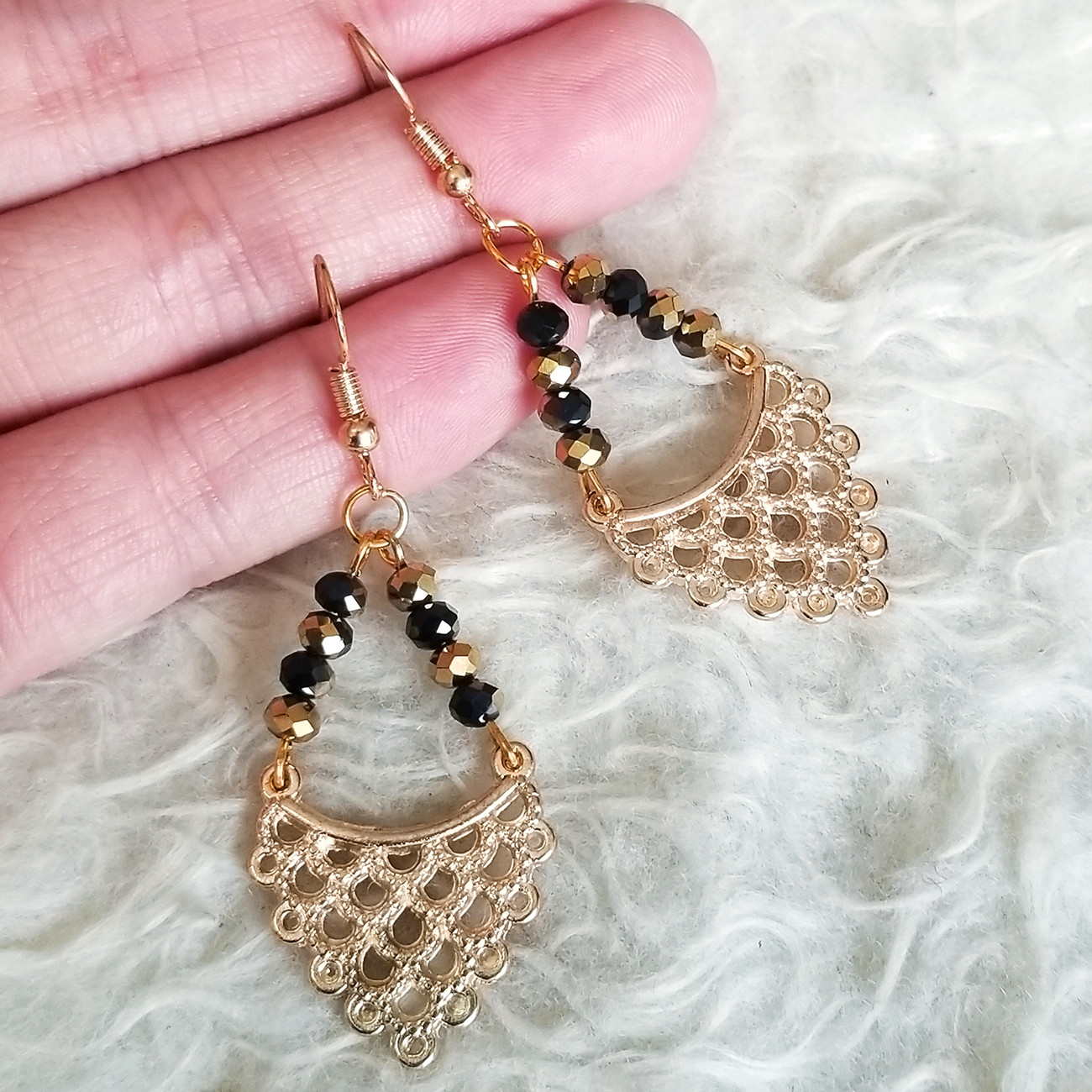 Vintage Womens Boho Multi-Color Clear Plastic Beads Dangle Drop Hook Earrings