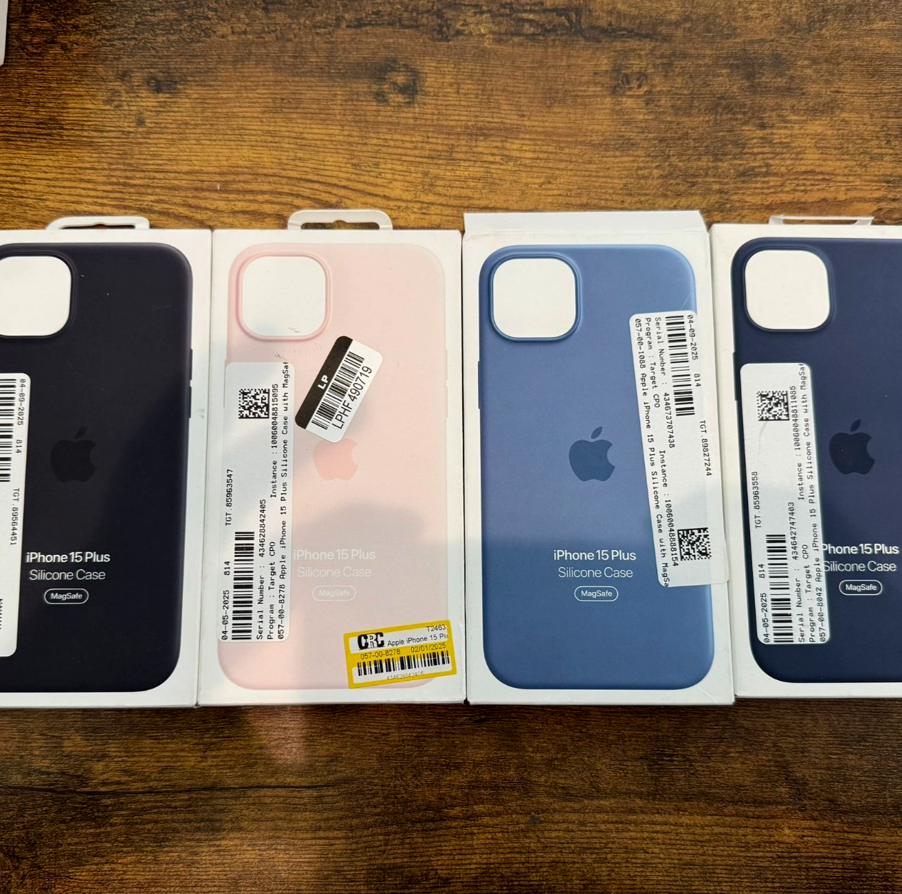 Apple - iPhone 15 Plus Silicone Case 色:サイプレス Amazon.com: Apple iPhone 15 Plus Silicone Case with MagSafe