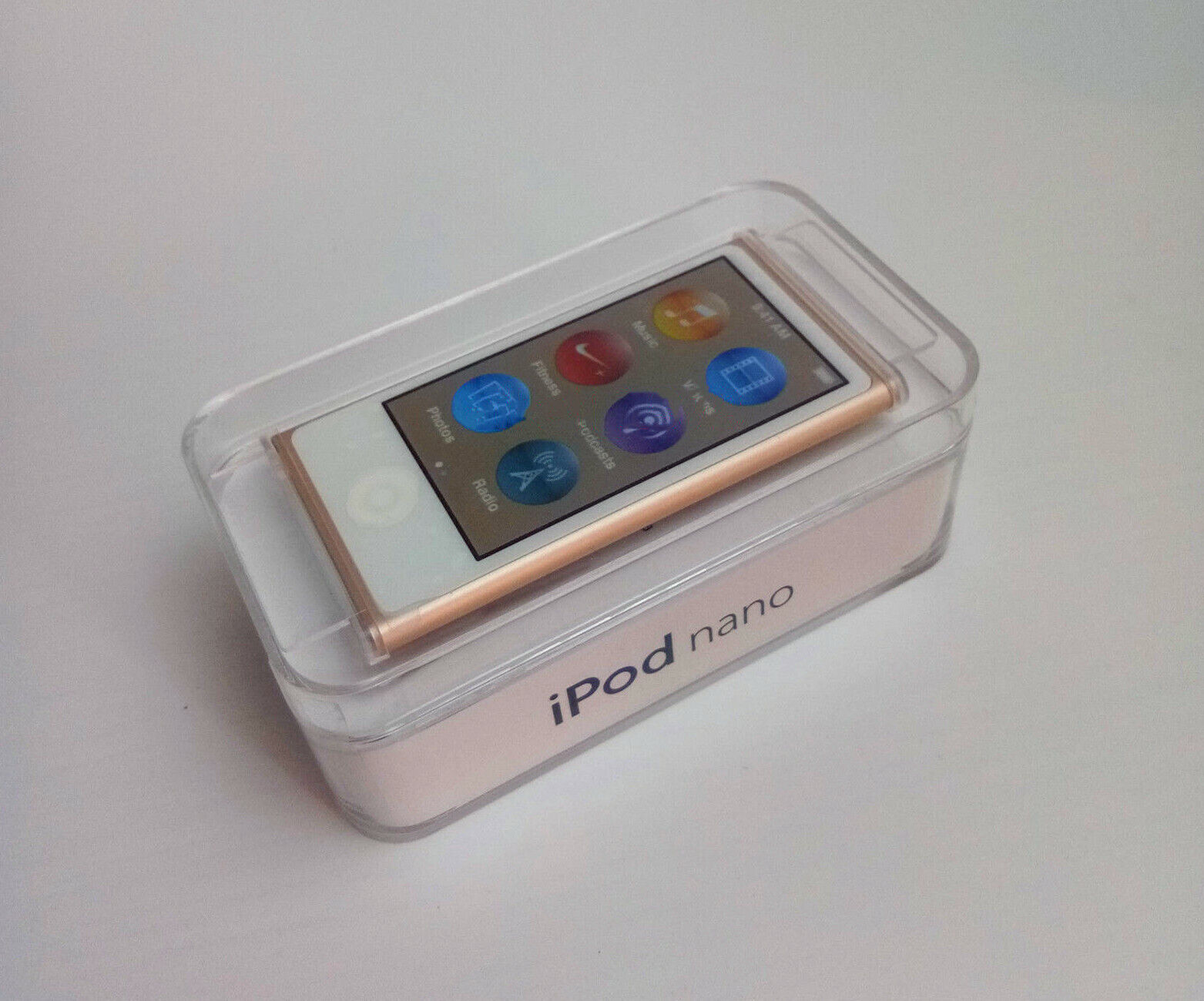 Apple iPod Nano 7th Generation 16GB - Gold Sealed Retail Box Apple iPod Nano 7th Generation 16GB - Gold Sealed Retail Box
