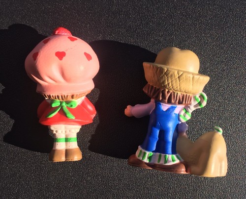 Strawberry Shortcake - 2 Vintage PVC Minis - Strawberry Shortcake & Huckleberry
