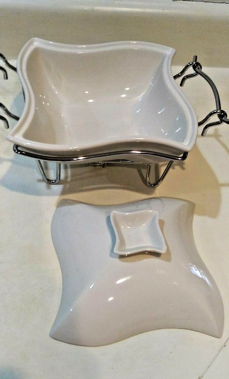 Godinger 1 Qt. Covered Porcelain Baker With Warmer Stand BRAND NEW