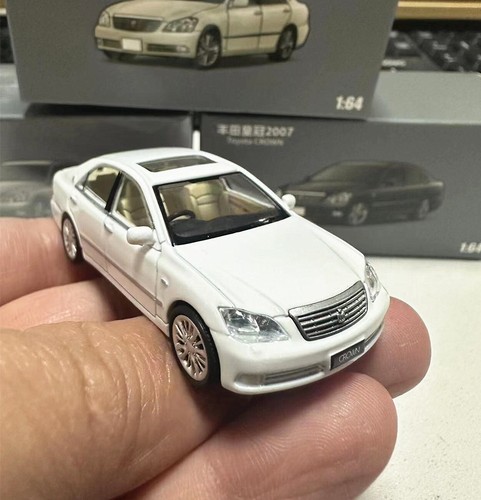 JKM 1:64 Toyota Crown Diecast Metal Model Car Collection New