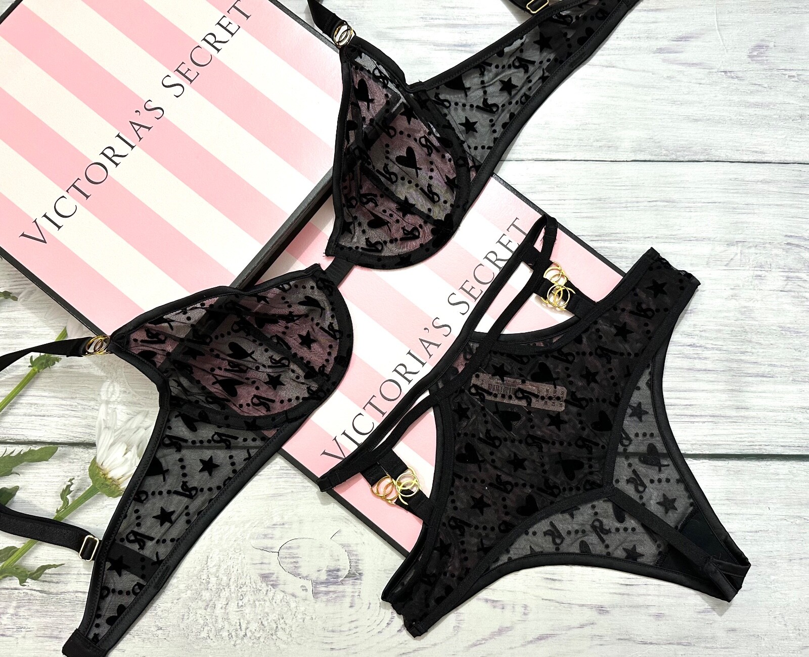 

Комплект бюстгальтера без подкладки Victorias Secret LUXE Lingerie Mesh High Waist Hearts Lace Logo без подкладки, Черный