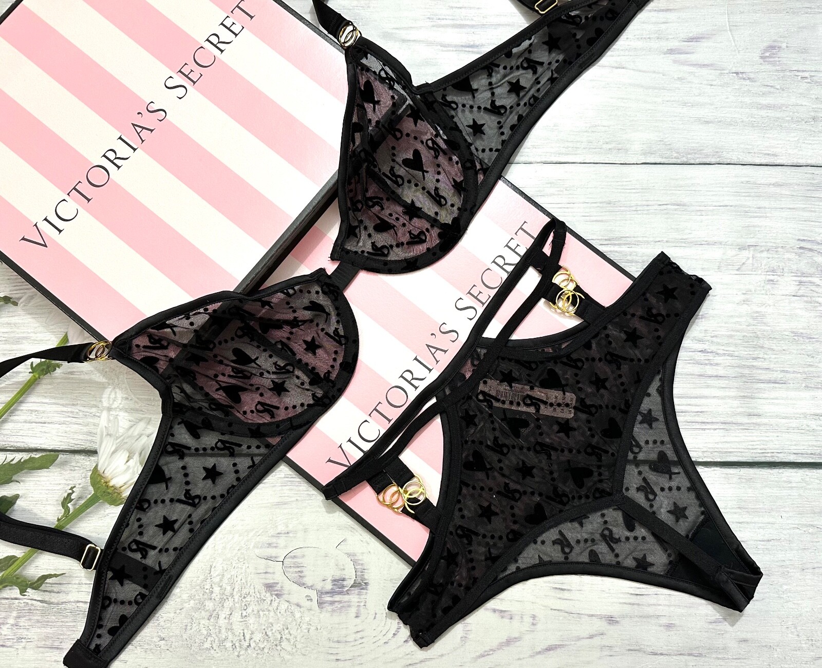 Комплект бюстгальтера без подкладки Victorias Secret LUXE Lingerie Mesh High Waist Hearts Lace Logo без подкладки