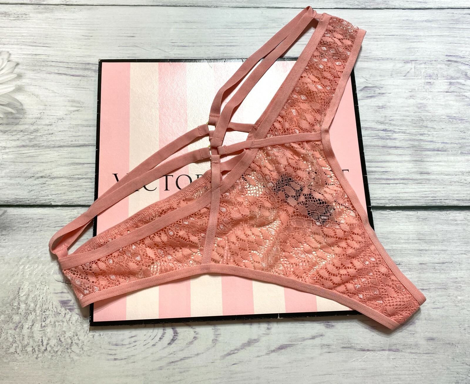 

Прозрачные стринги Victorias Secret со змеиным кружевом и коралловым бархатом HOT с ремешками на талии, Coral, ST 11161527