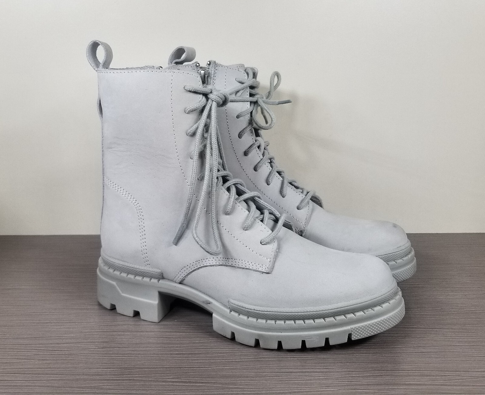 Steve Madden Jamisyn Lace-Up Leather Combat Boot, Light Gray, Womens Size 8 M