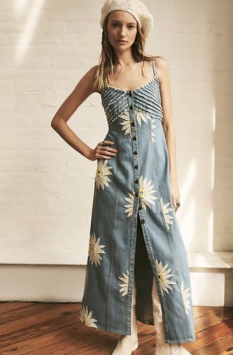 

Платье миди Free People Maisie Джинсовое платье с цветочной вышивкой и потертостями и складками  NWT, Blue ivory yellow