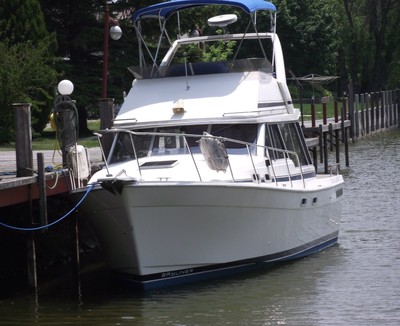 32 Foot Bayliner Motor Yacht