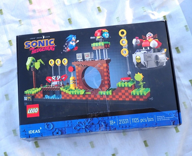 LEGO 21331 Ideas Sonic the Hedgehog Green Hill Zone Open