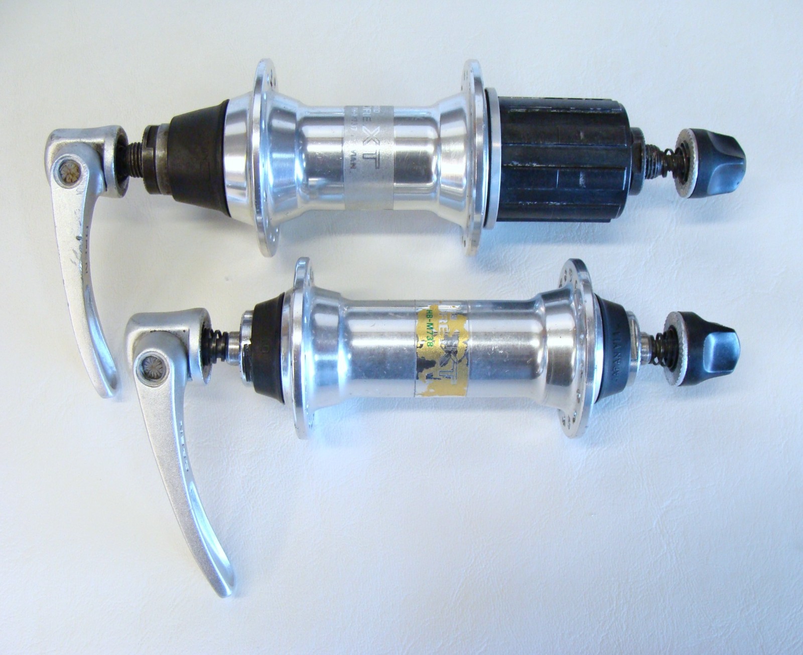 SHIMANO DEORE XT HB-M737、ARAYA RB-17 前後 SHIMANO DEORE XT HB-M737、ARAYA RB-17 前後 SHIMANO DEORE XT
