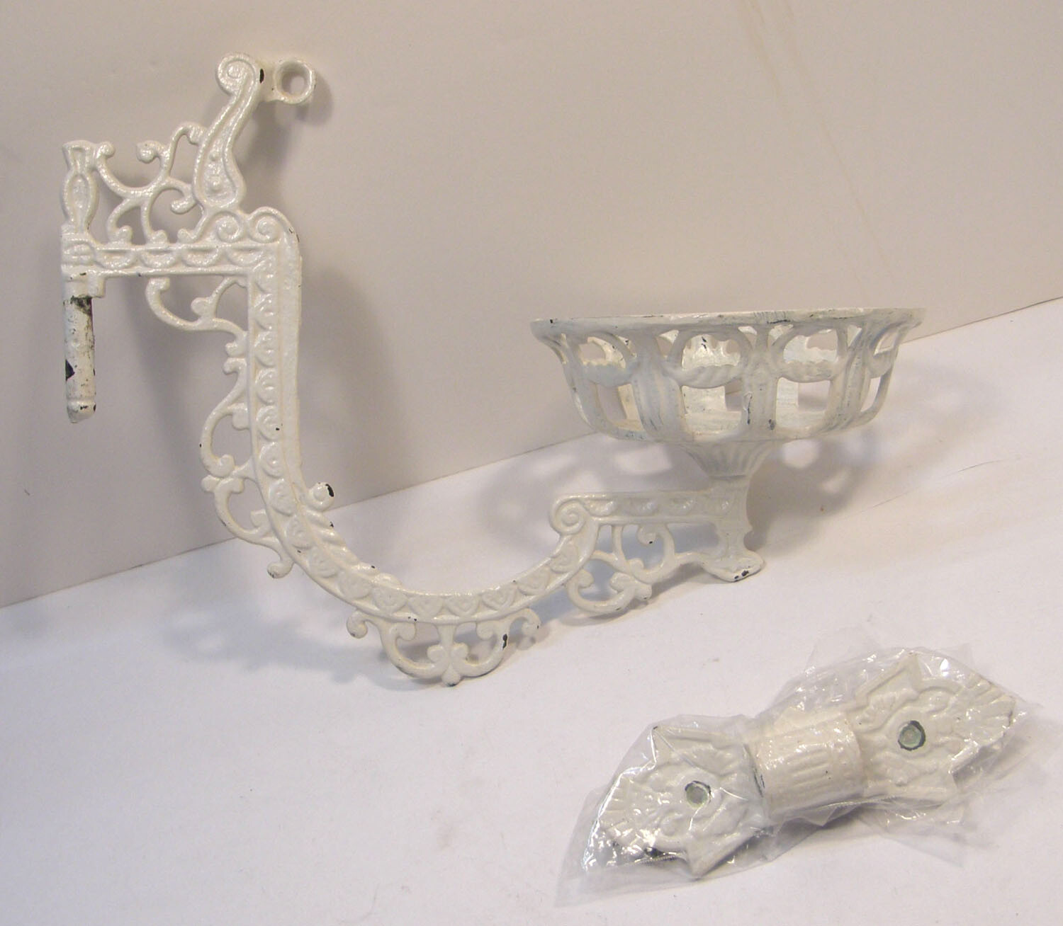 REPRODUCTION EASTLAKE OIL KERO LAMP WALL METAL SCONCE HOLDER W/BRACKET