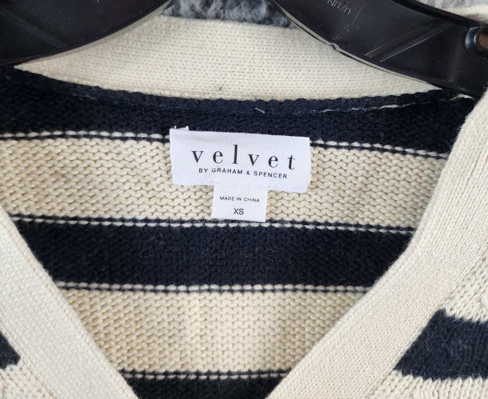 Velvet by Graham & Spencer Cashmere Blend Elodie Cardigan Women's XS Cream/Black - Picture 5 of 14