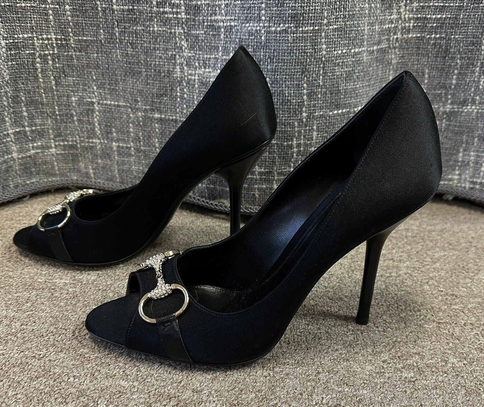 GUCCI Satin Pumps Black with Gold & Rhinestone accents SZ 9B