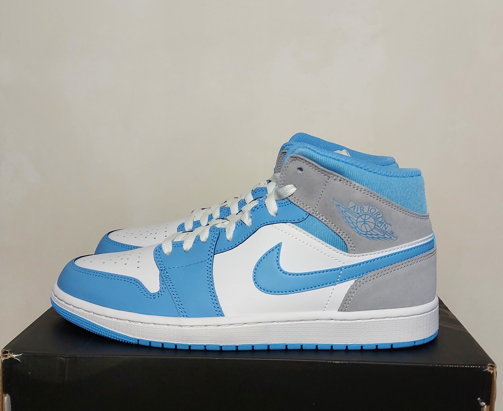 Nike Jordan 1 Mid University Blue Grey DX9276-100 Authentic Nike Jordan 1 Mid University Blue Grey DX9276-100 Authentic