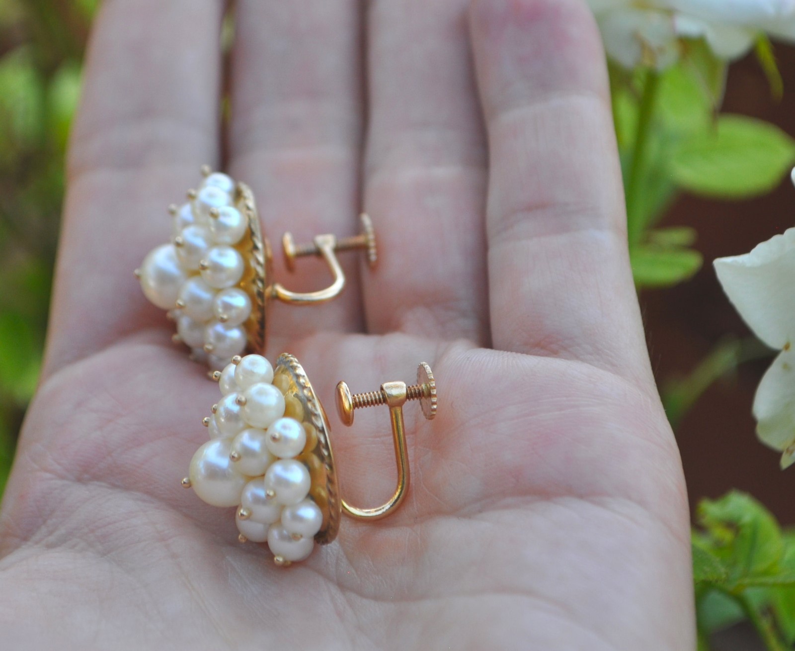 VINTAGE 14K SOLID YELLOW GOLD REAL PEARL EARRINGS SQREW BACK ROUND DISK CLUSTER