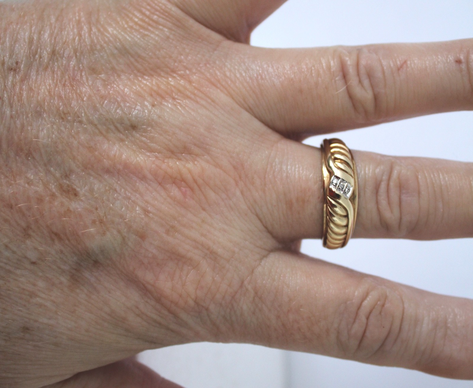 MENS ESTATE 10K Yellow Gold & Diamond Ring Size 11.5 ~ 3.90 Grams ~ 3 Stones