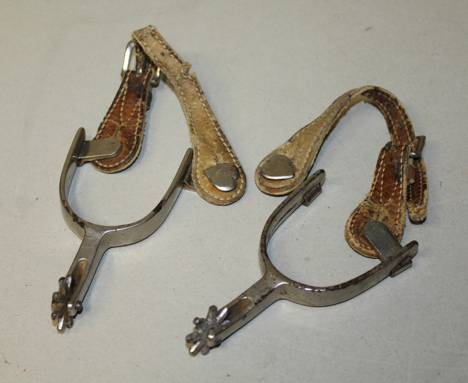 old stud レアデック　トランプ Antique Nickel over Metal North & Judd Western Cowboy Spurs