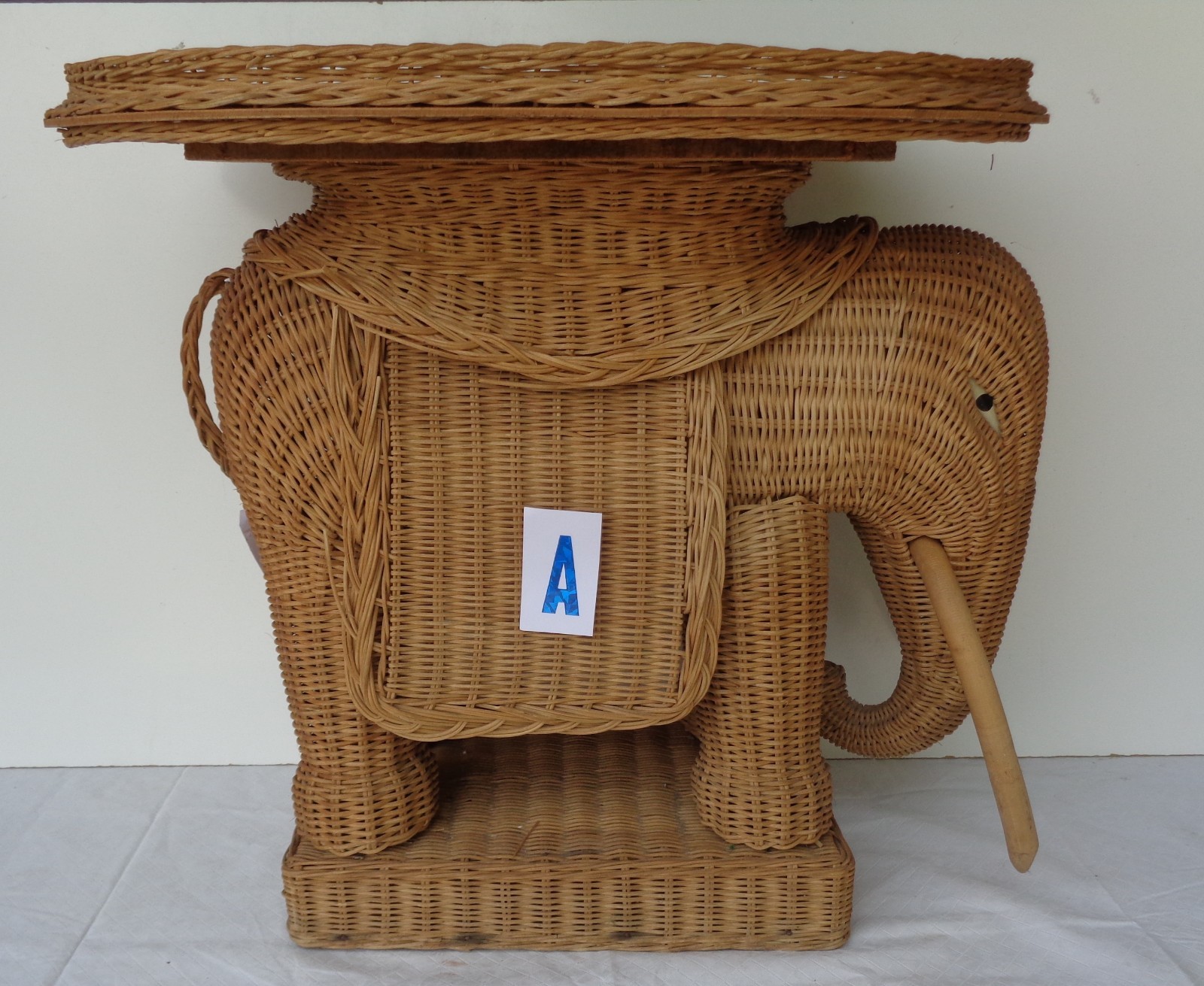 VINTAGE WICKER RATTAN ELEPHANT SIDE TABLE W REMOVABLE TRAY TOP & TUSKS STAND #A
