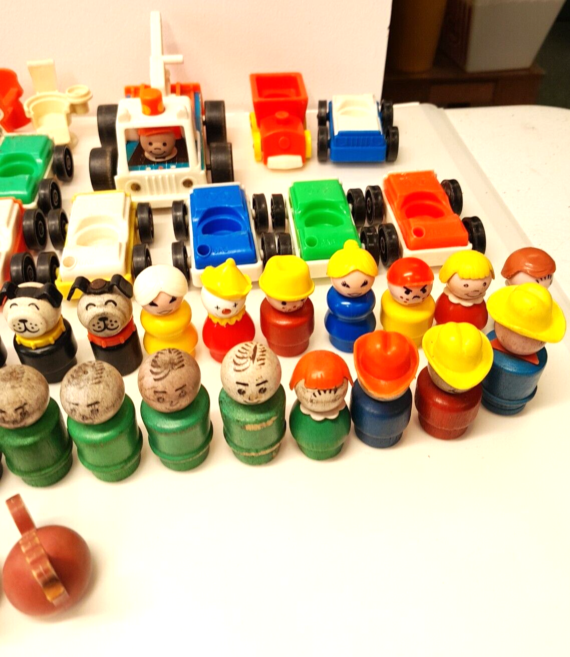 77 Wood Plastic Lot Vintage Fisher Price Little People  People Cars & Furniture