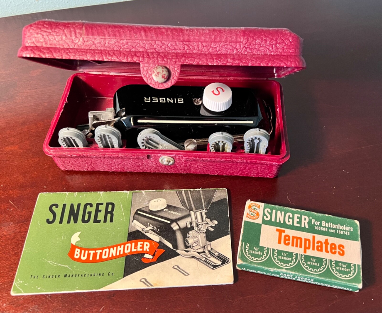 AAA - Aguero1010 Singer Handheld Metal Buttonholer (160743) - For Parts