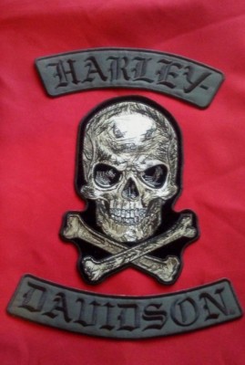 Harley-Davidson Black Rockers  7'' x 10'' Scratch Skull 