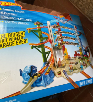 Hot wheels ultimate garage playset with attack shark spiral ramp electronic sounds raceway sales