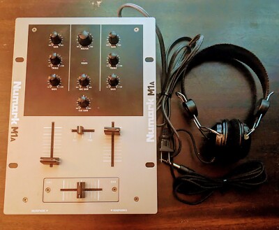 Numark M1A 2-Channel Compact Scratch DJ w/ Headphones *Excellent Condition*