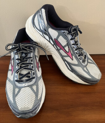 Brooks DYAD 8 Women s Size 8.5 D Wide Grey White Pink Running Shoes