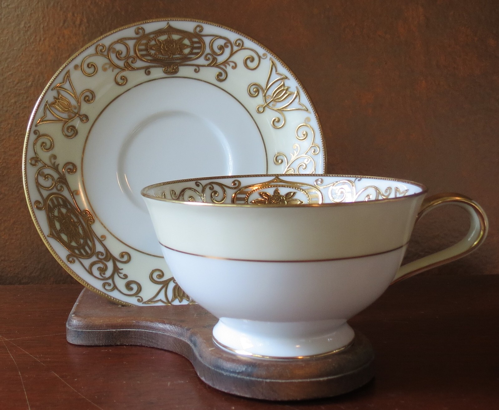 Noritake 175 Gold Encrusted Christmas Ball 2 ¼” Style 3 Cup Noritake 175 Gold Encrusted Christmas Ball 2 ¼” Style 3 Cup