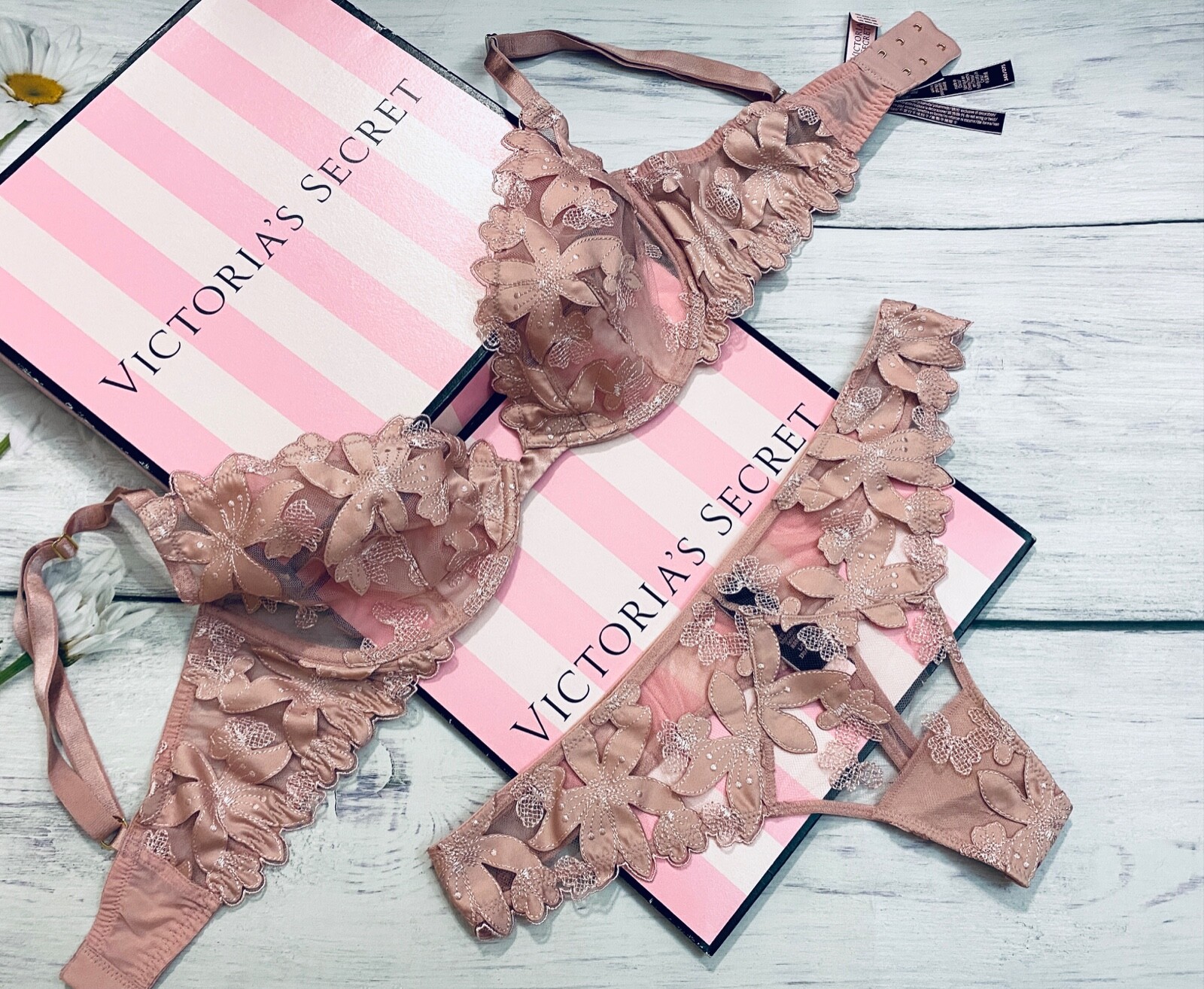 

Victorias Secret LUXE Бюстгальтер Demi без подкладки с цветочной вышивкой Demure Pink Demure Pink, Розовый