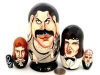 queen nesting dolls