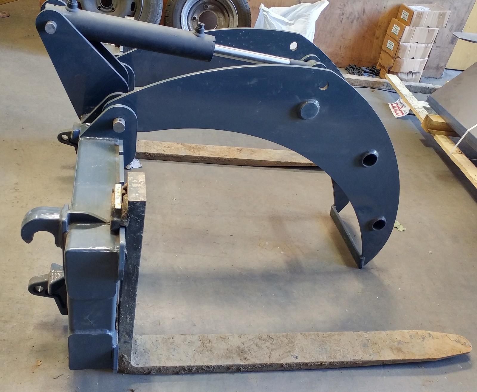 Loader log grab with euro brackets inc VAT Tractor Telehandler