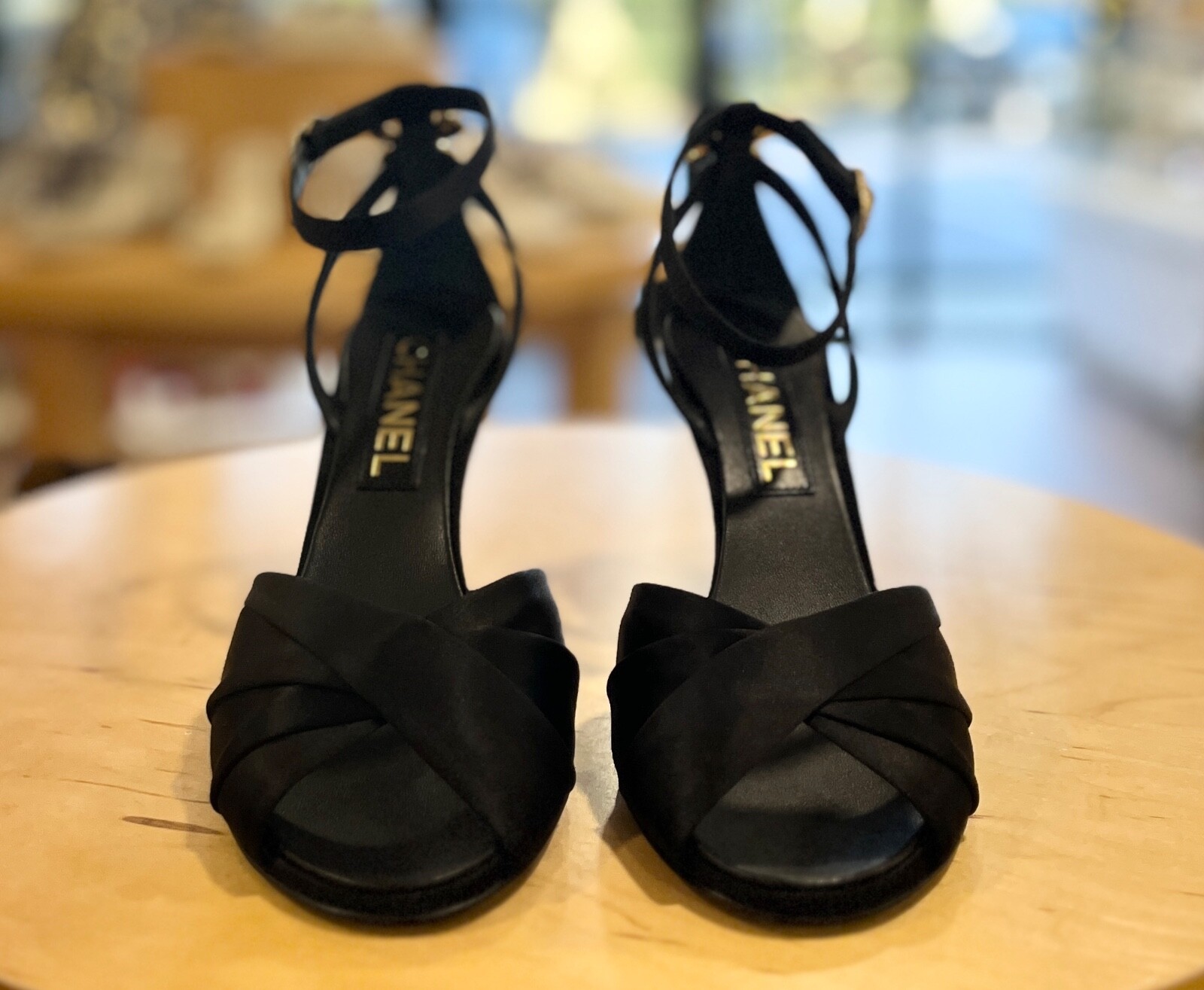 靴 Chanel tweed bow sandals Chanel Black Puffy Bow Sandals