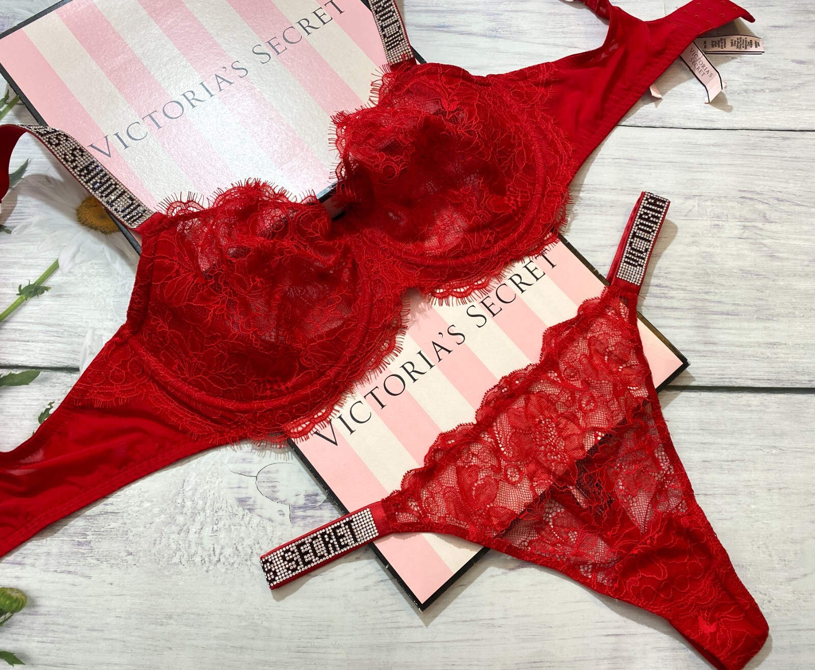 

Victoria secret Очень сексуальный комплект с бюстгальтером-балконетом на бретельках без подкладки без подкладки, красный