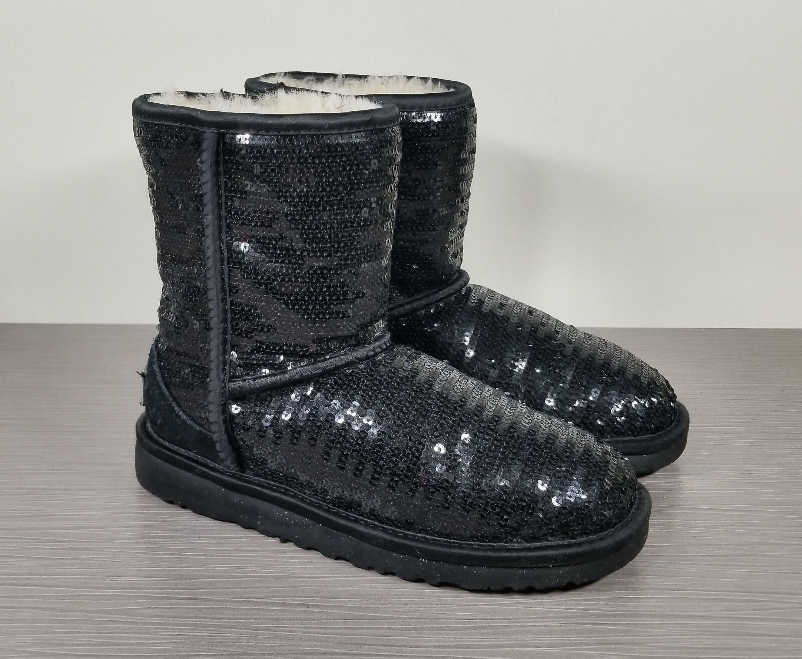 UGG Youth Classic Short Boot, Black Sparkle Sequins, Girls Size 2 / 32