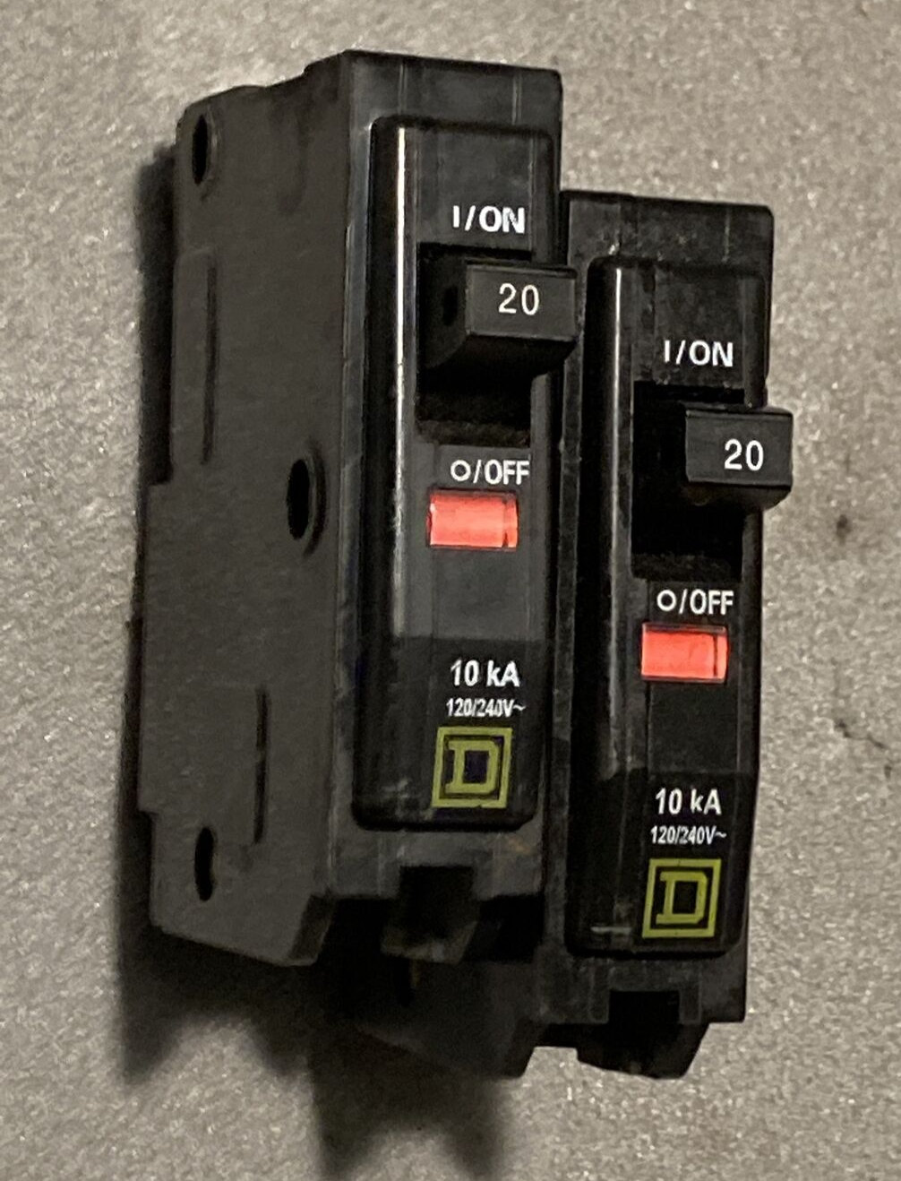 Lot of Two (2x) Square D QO120 20 Amp 1 Pole 120/240V QO Yellow "D" +Trip Window