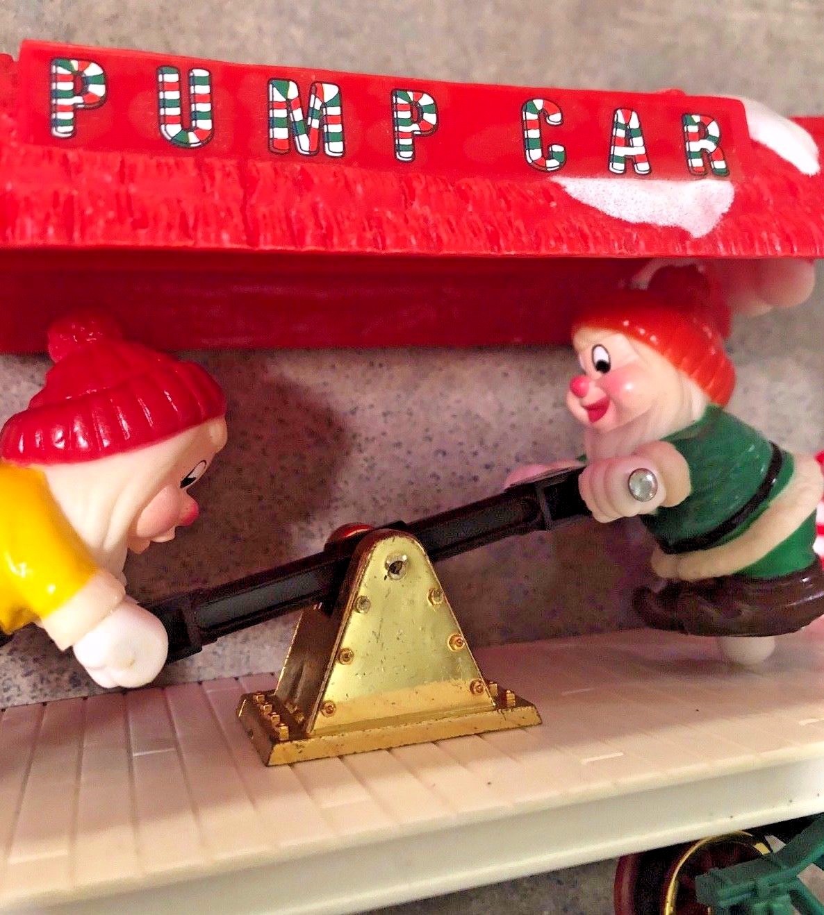 Vintage1986 New Bright Holiday Time Express LTD Train Pump car with elves