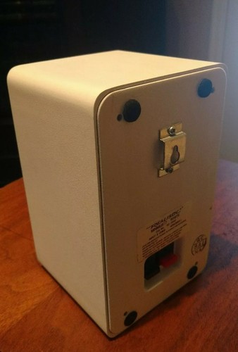 Realistic Minimus 7 Speakers Made In Korea, White, excellent overall condition.