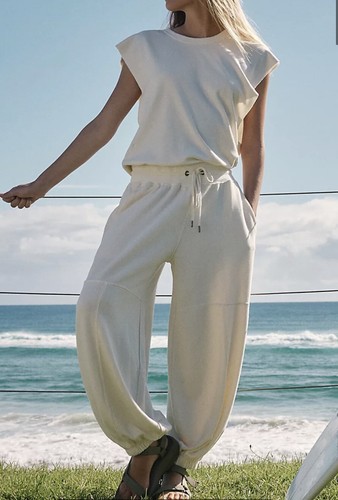 

Цельный комбинезон Free People Movement Throw And Go с завязками на талии и манжетами цвета слоновой кости  NWD, Цвет слоновой кости