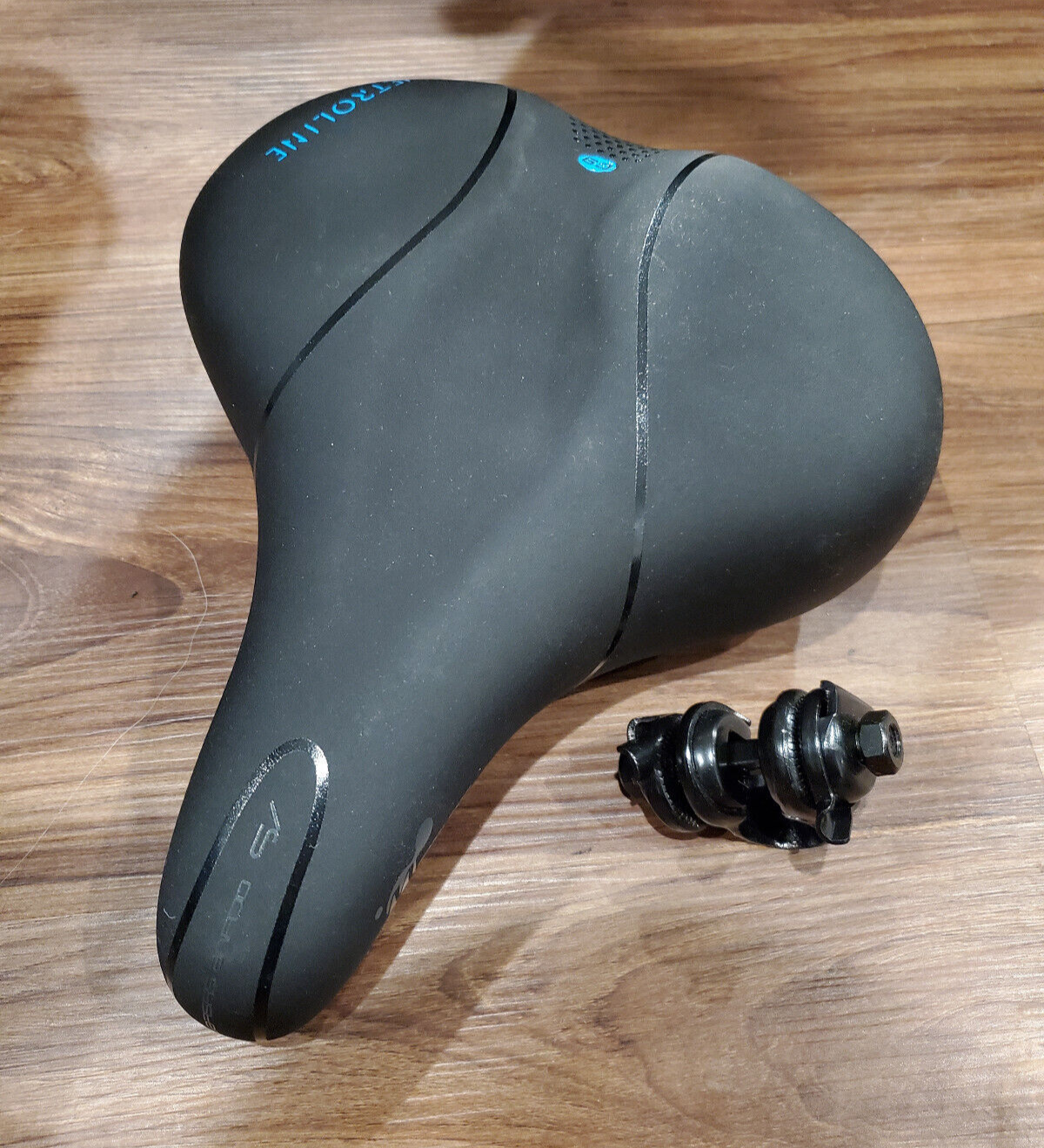 C9 Cloud-9 Metroline Memory Foam Bicycle Seat Saddle, Unisex, Black