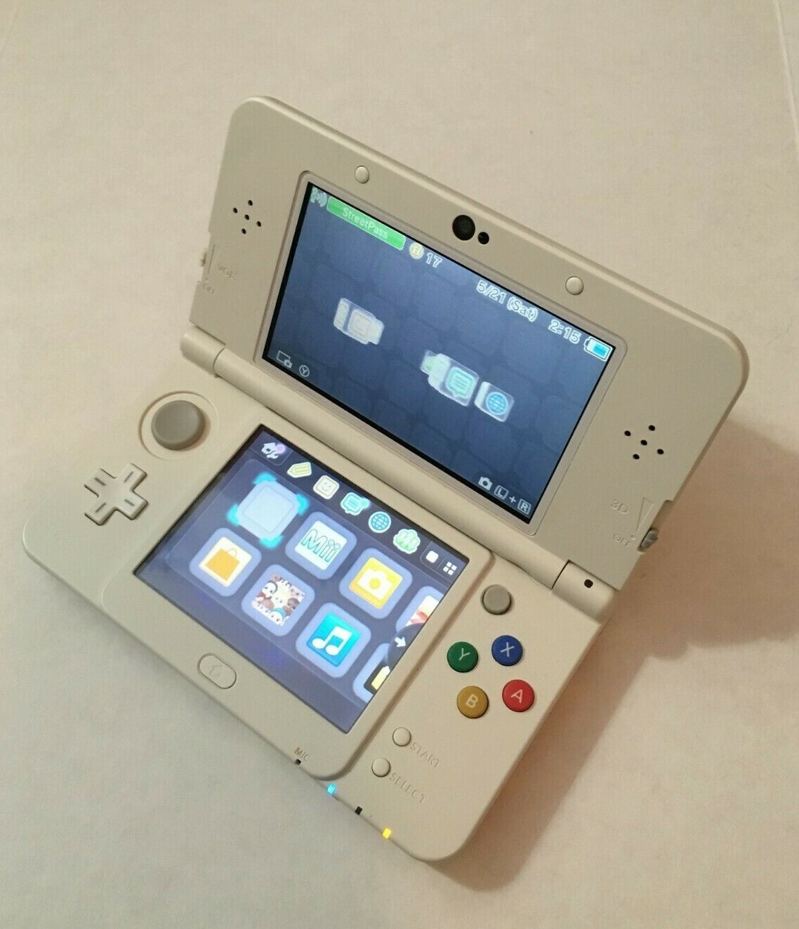 Pokemon 20th Anniversary New Nintendo 3DS (Charizard Faceplate)